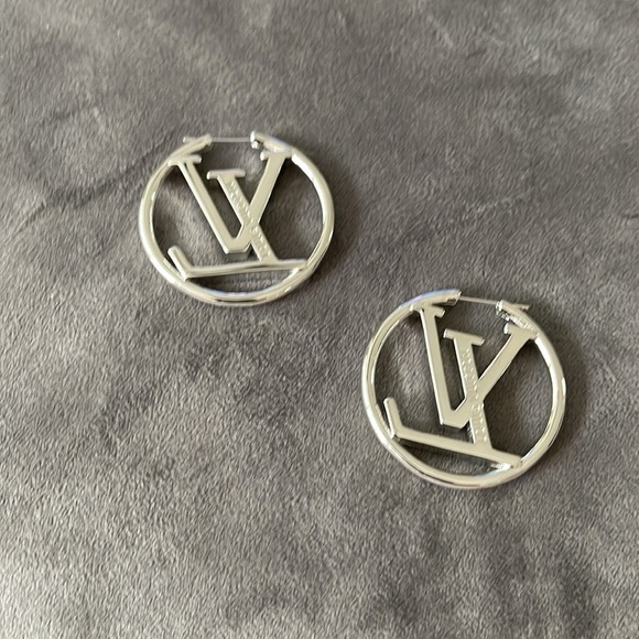 Silver… Silver… LV Silver Earrings - Picture 3 of 5